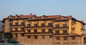 Main entrance block of Top Lodge